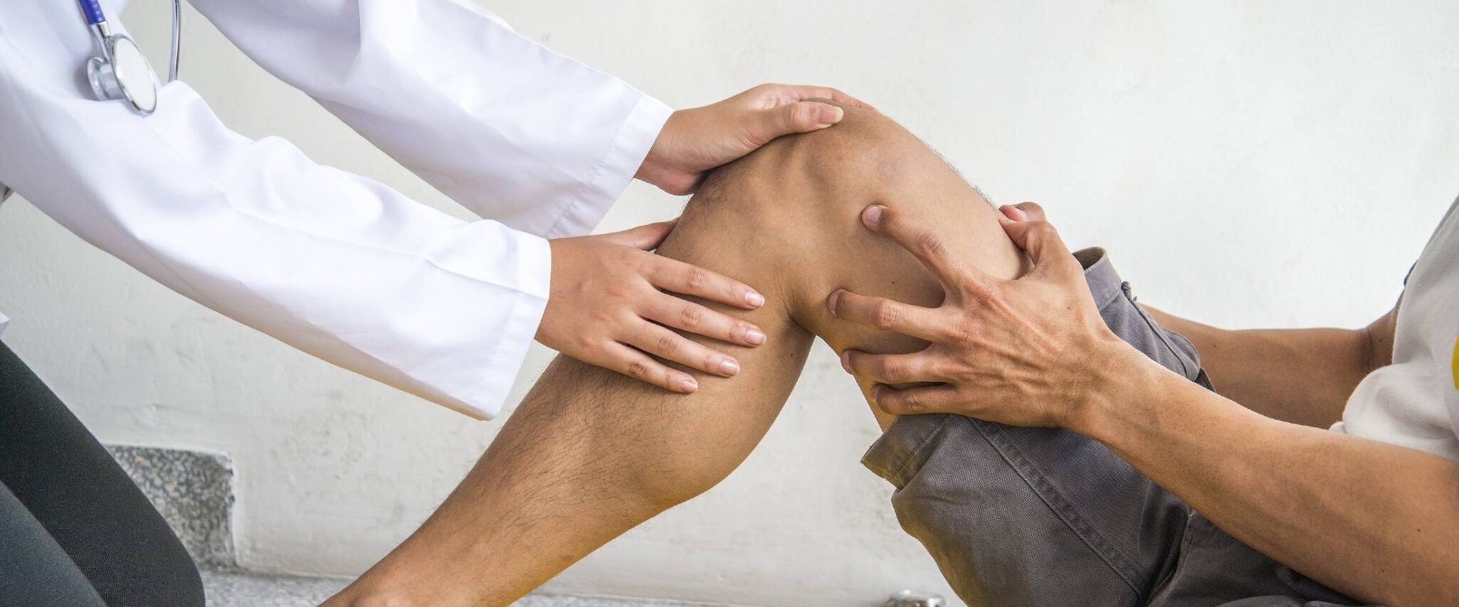 How to Elevate the Leg After Knee Replacement 